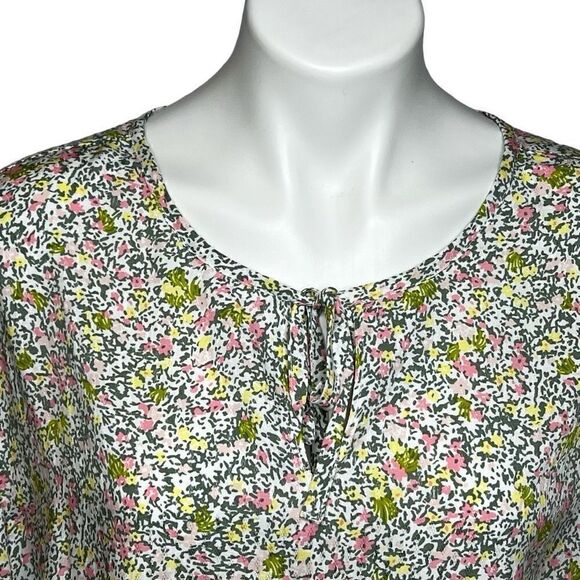 Caslon ditsy floral split neck top size L - Picture 2 of 13